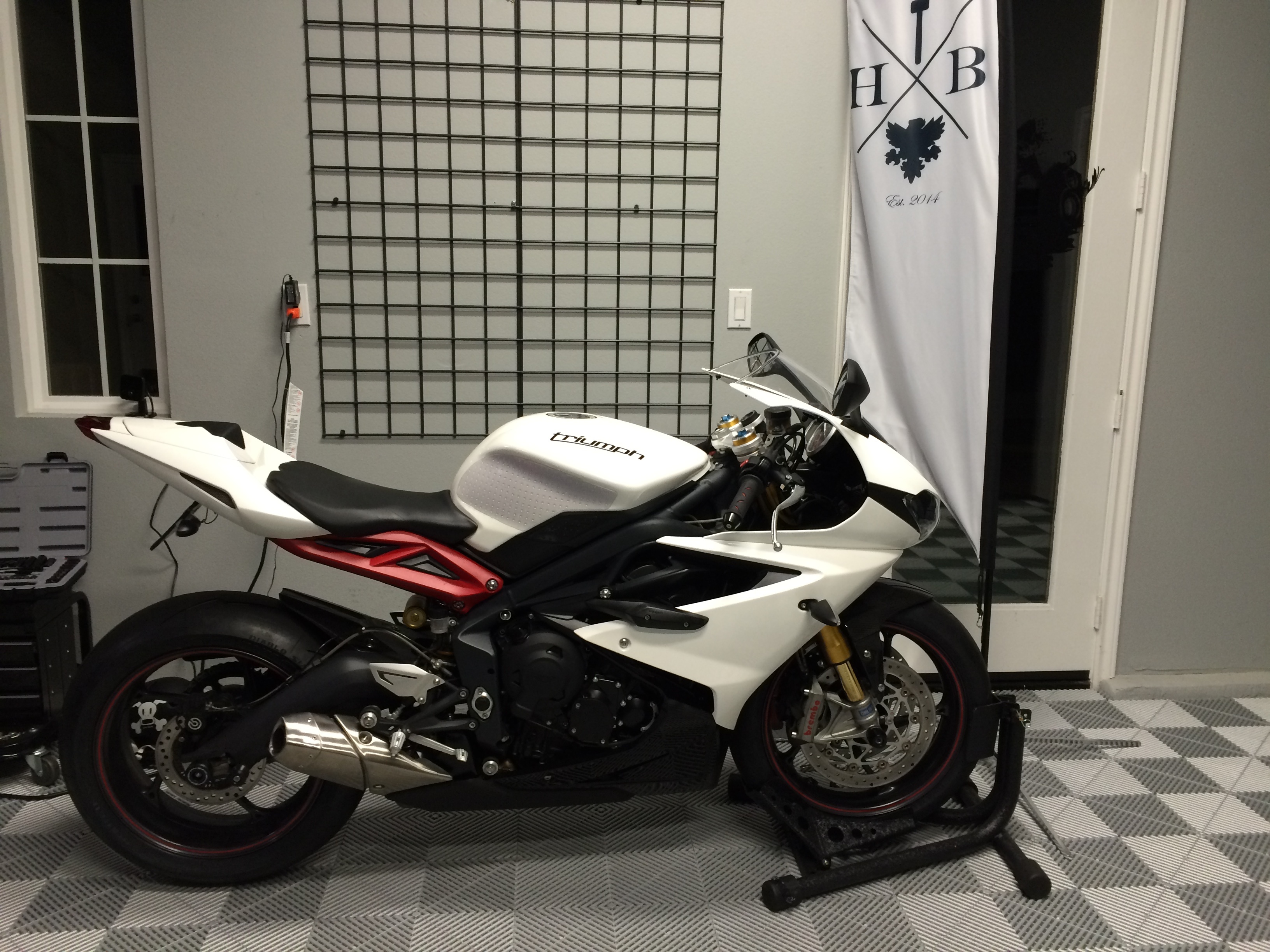 Triumph 675R Cafe Racer photo 33